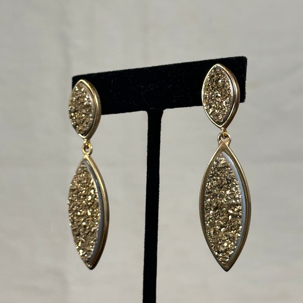 Elegant Gold-Tone Drop Earrings - Picture 2 of 3